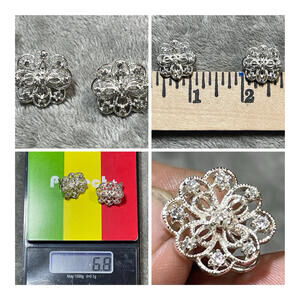 WOMENS 925 STERLING SILVER W/9 CLEAR STONES ROUND PIERCED EARRINGS